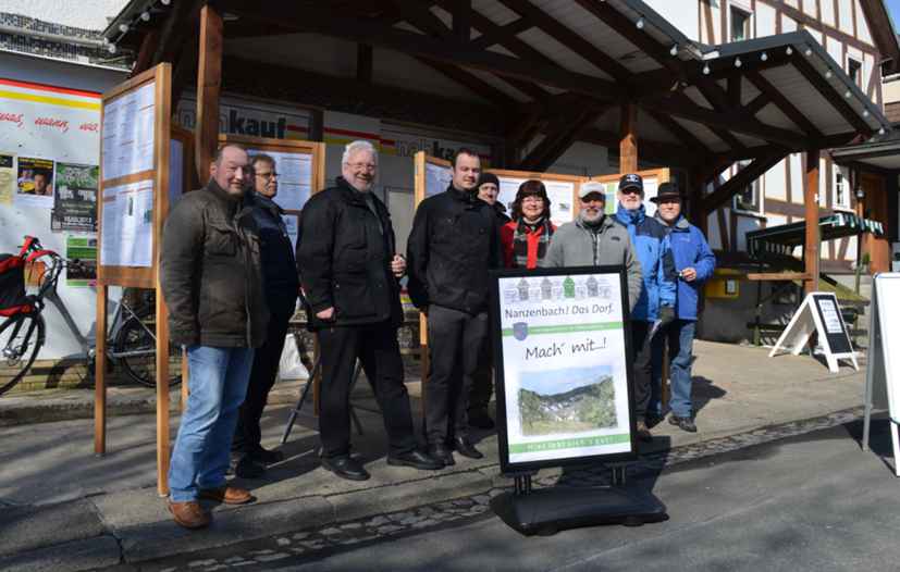 Gruppenfoto vor'm Nahkauf Gruppenfoto vor'm Nahkauf